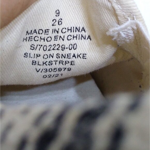 Old Navy Slip-On Sneakers Size 9 V/305979 Black & White Striped Canvas Material - Picture 6 of 6